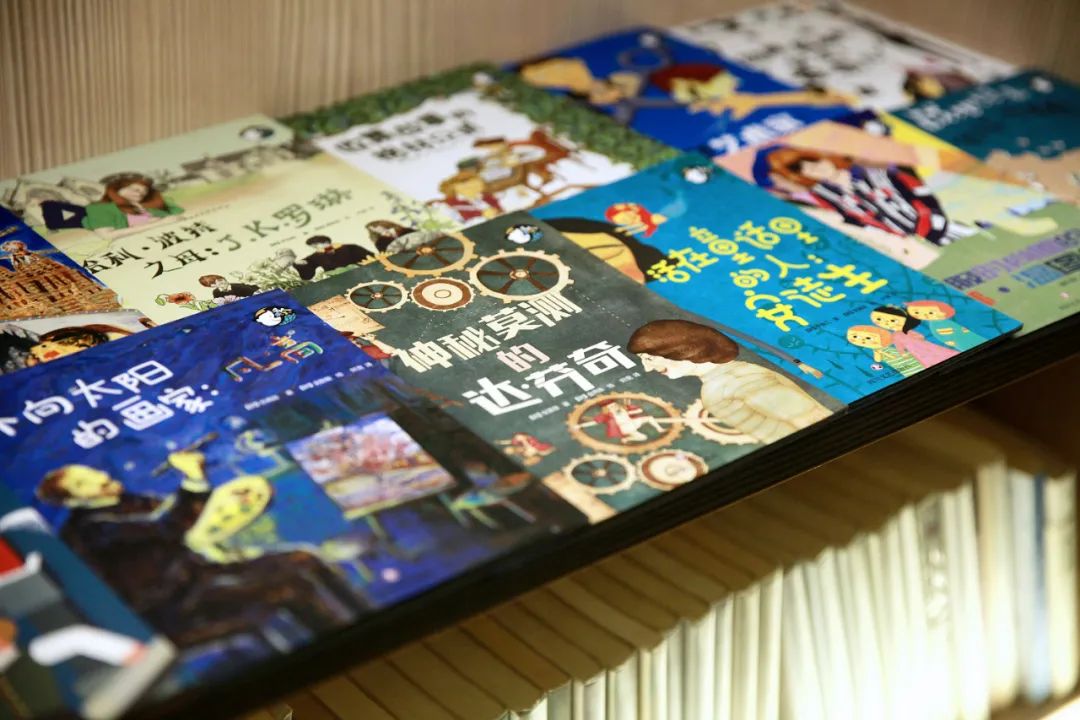 孩子必听的100个名人故事,榜样的力量事例50字