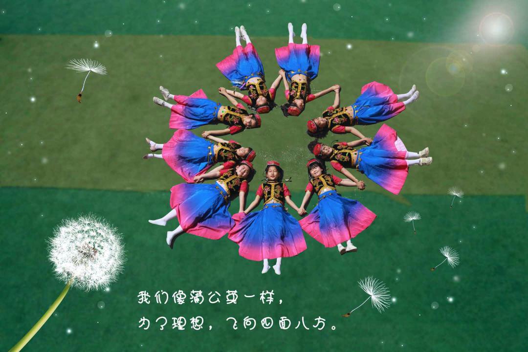 走进小学创意儿童画,童年儿童在学校玩耍的场景画简单