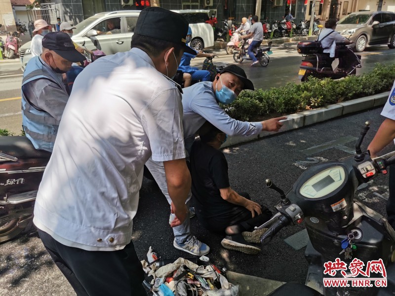 郑州老人被撞事件,郑州老太太被撞让肇事者离开