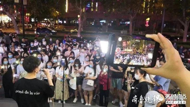 一夜之间都要去摆摊儿！已有网友晒出进货清单、地摊照，还有秘籍