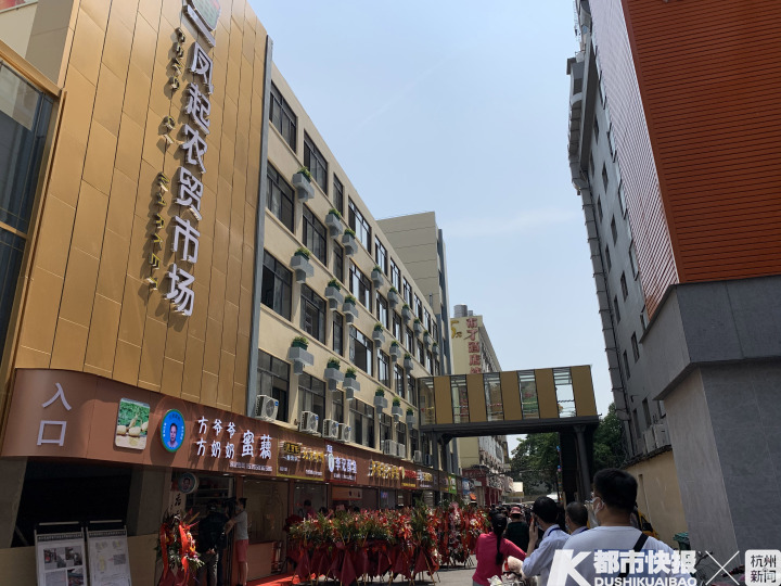 凤起网红小吃地址,凤起农贸市场店铺