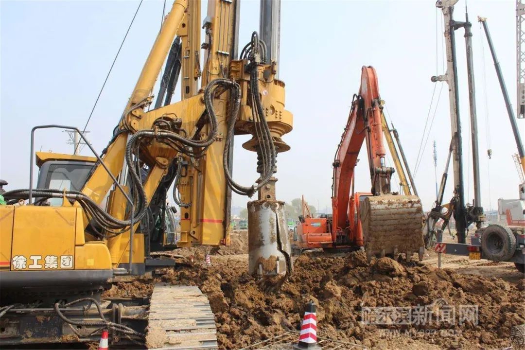 面积相当于一个国际标准的足球场,60平方公里相当于几个足球场