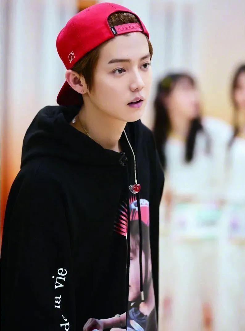 被刷屏的网红女孩,被霸屏的女孩