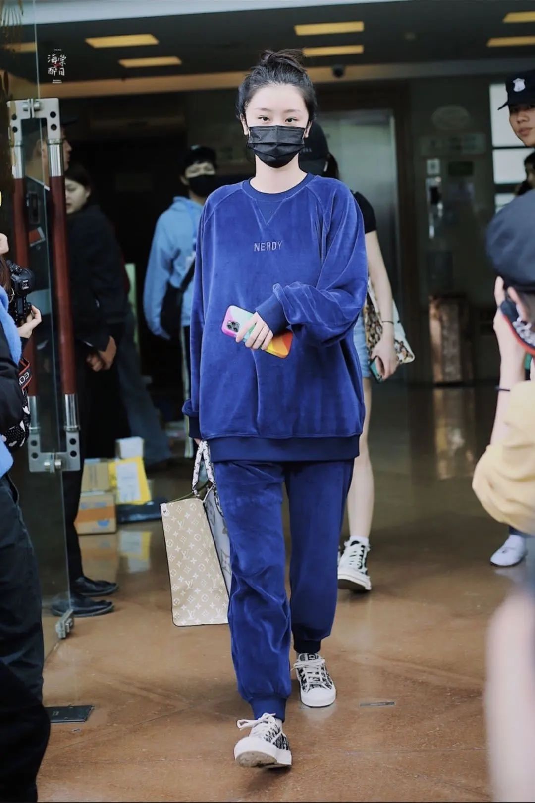 被刷屏的网红女孩,被霸屏的女孩