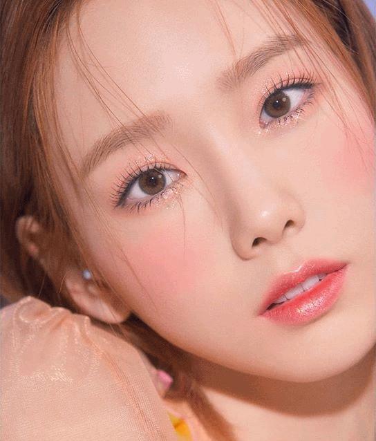 第一眼美女妆容可爱,第一眼美女惊艳妆容