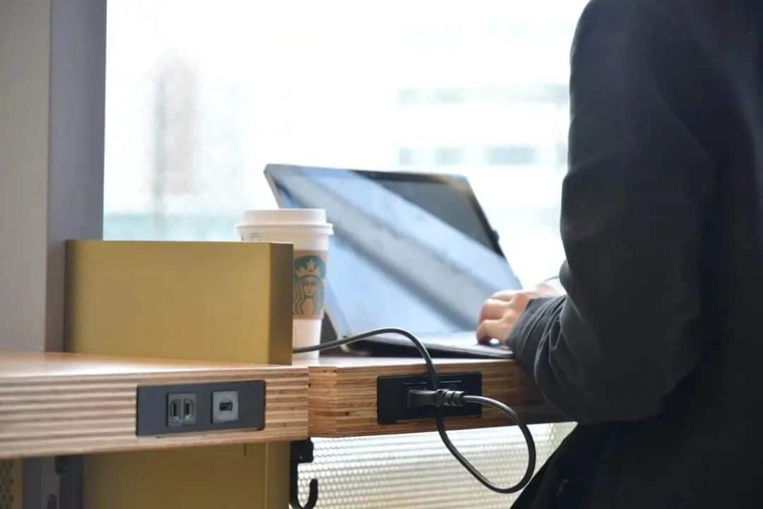 星巴克上班免费喝咖啡,星巴克花多少钱可以免费一杯咖啡