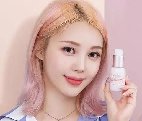 pony使用的底妆,pony化妆从洗脸开始