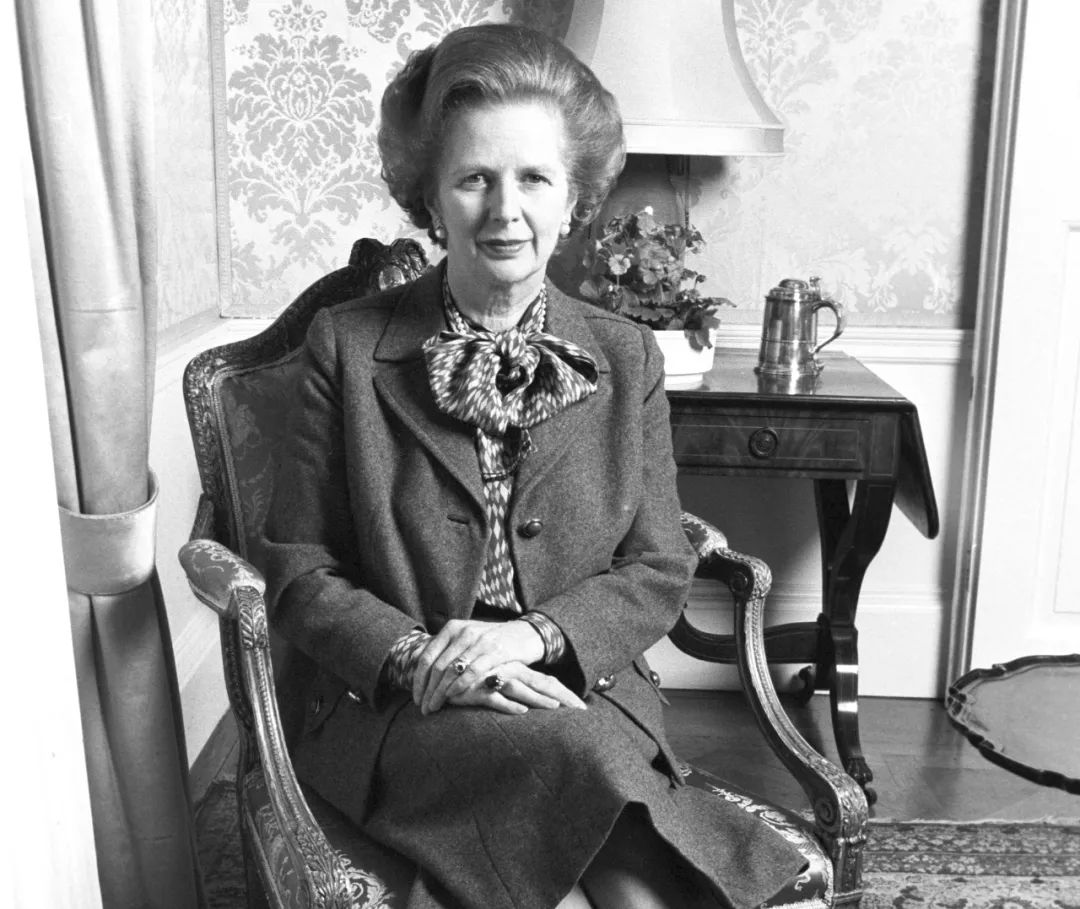 穿裤子的女人逛街,第一个穿裤子的女性