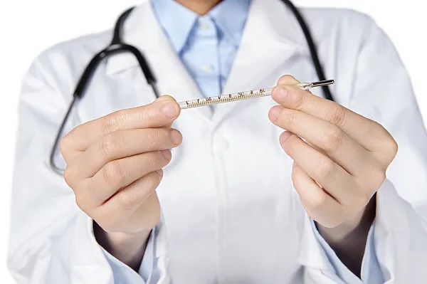 7岁女童持续6天高烧,七个月婴儿反复高烧怎么回事