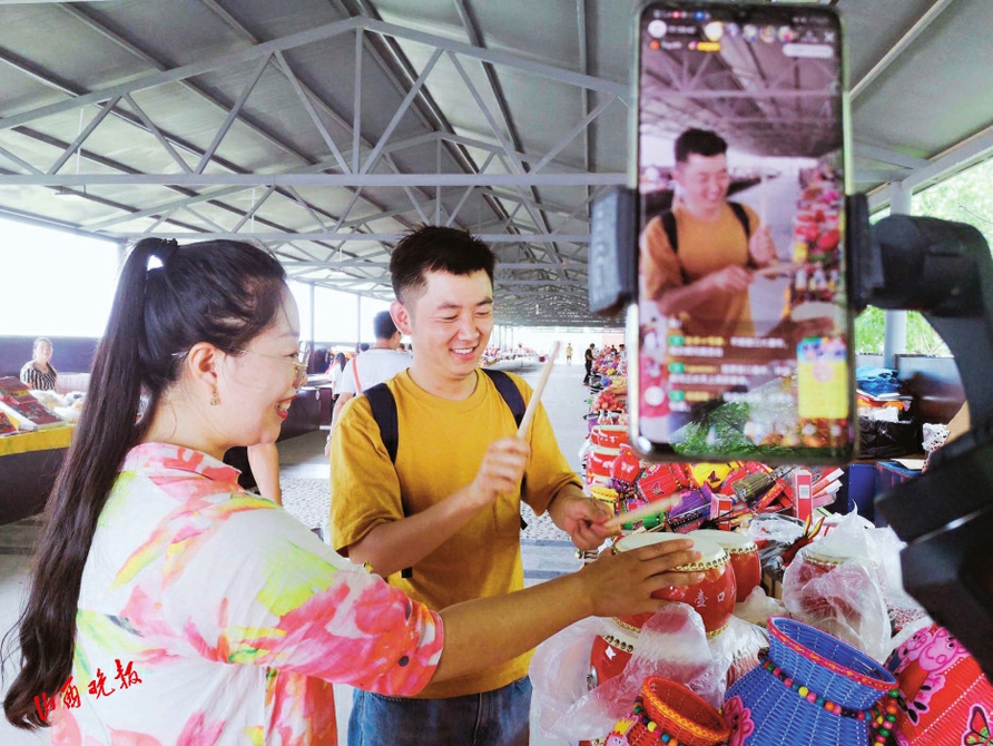 洪洞大槐树底下聆听祖先移民故事吉县壶口瀑布前感受金色黄河咆哮乡宁云丘山景区品味绿色康养滋味