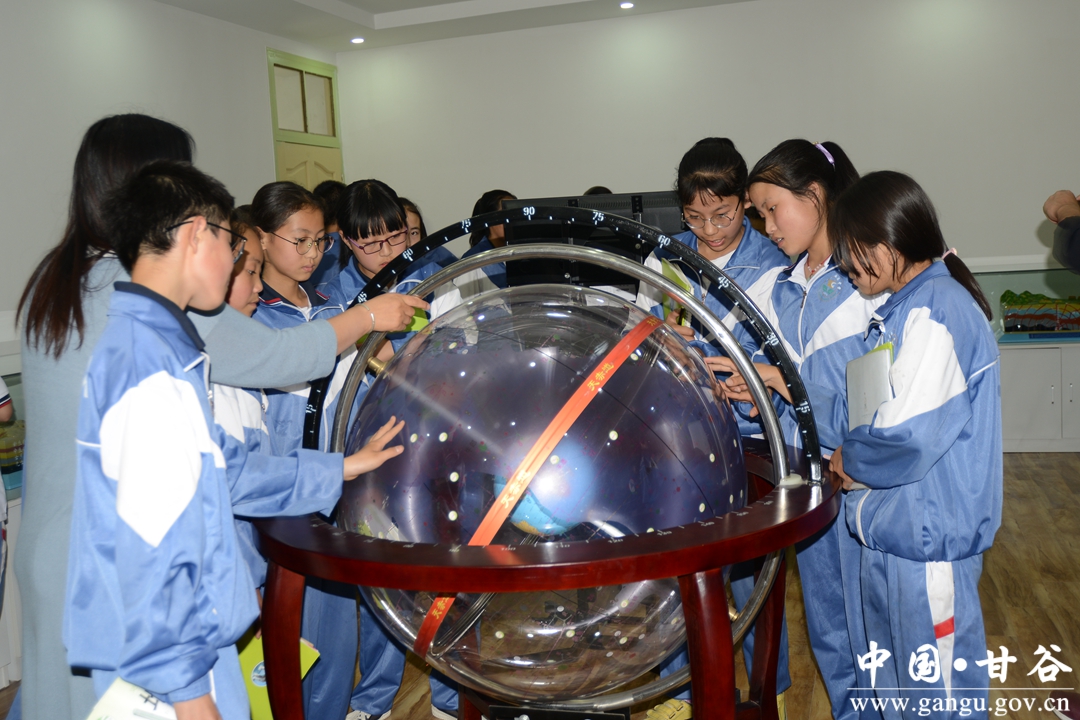 甘谷西关中学校长牛维录,努力办好群众家门口的教育