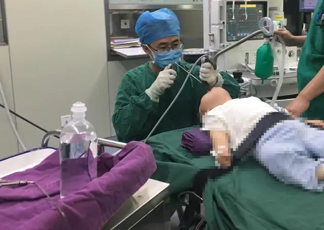 一岁男童吞别针,小孩误吞异物到食道怎么办