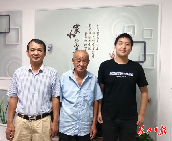 武汉暴雨祖孙三人被困的新闻,湖北武汉祖孙三代