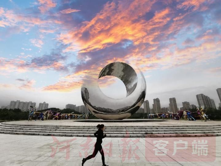 一样穷酸的“小老弟”，突然变成了“老大哥”，金寨巨变背后隐藏着啥？