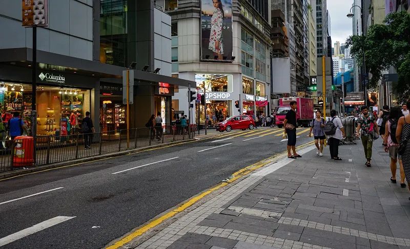 “黑暴”+疫情+免税新政，连环重击下香港美妆零售能否重回巅峰？