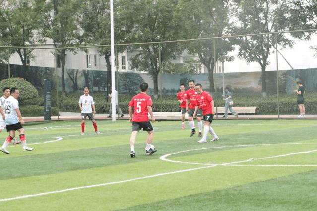 让足球爱好者的狂热，在曲江野蛮生长