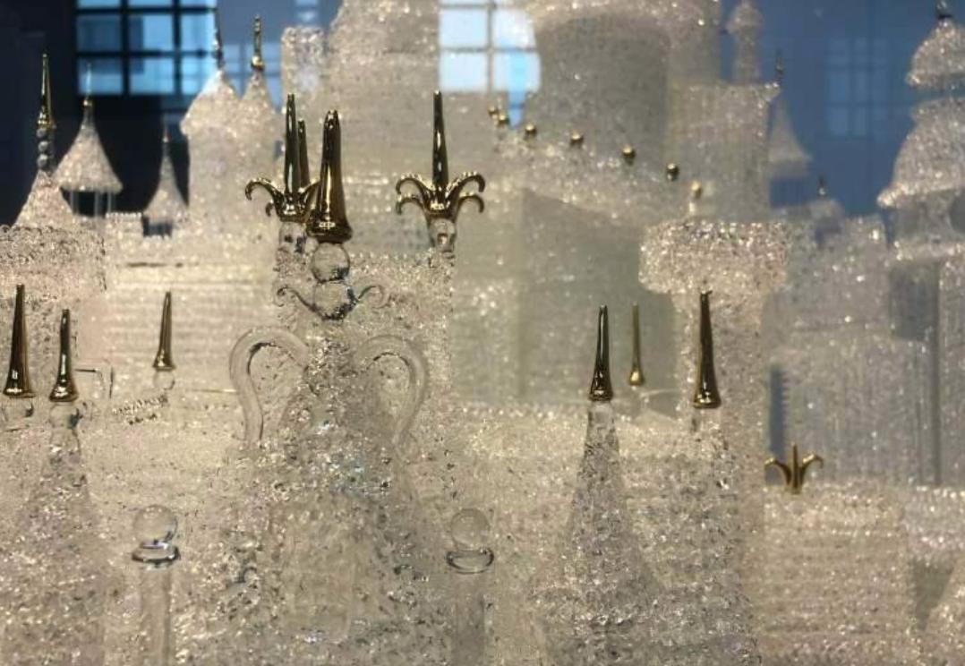 上海玻璃博物馆,博物馆文物被撞坏了