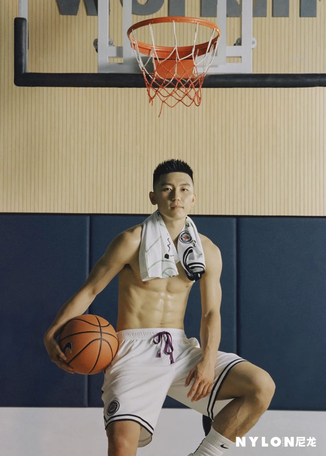 奔赴全国各地，尼龙拍摄了22位青春荷尔蒙扑面来的运动青年