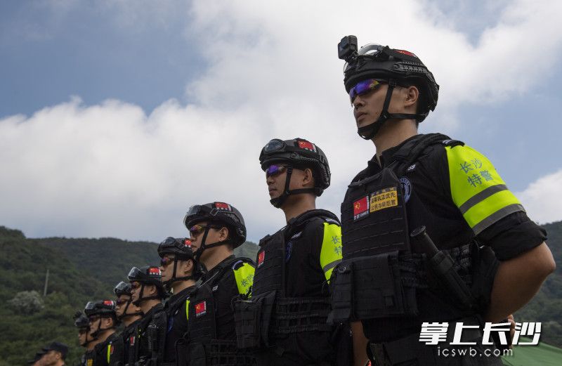 长沙特警五一广场列队,长沙特警大出动