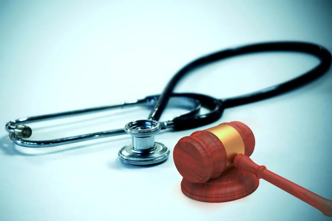 因查体被判担责！叩诊引发疼痛，高年资医生被索赔10余万|医眼看法
