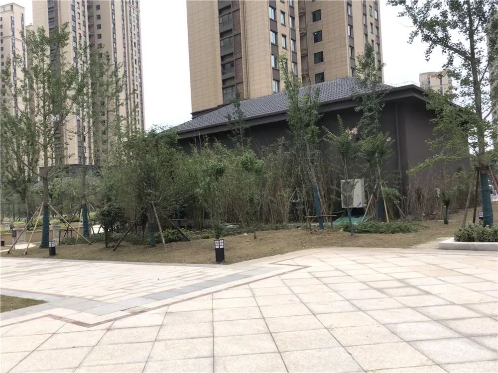 一街之隔房价多少钱一平米,一街之隔房价为何能差出8000元