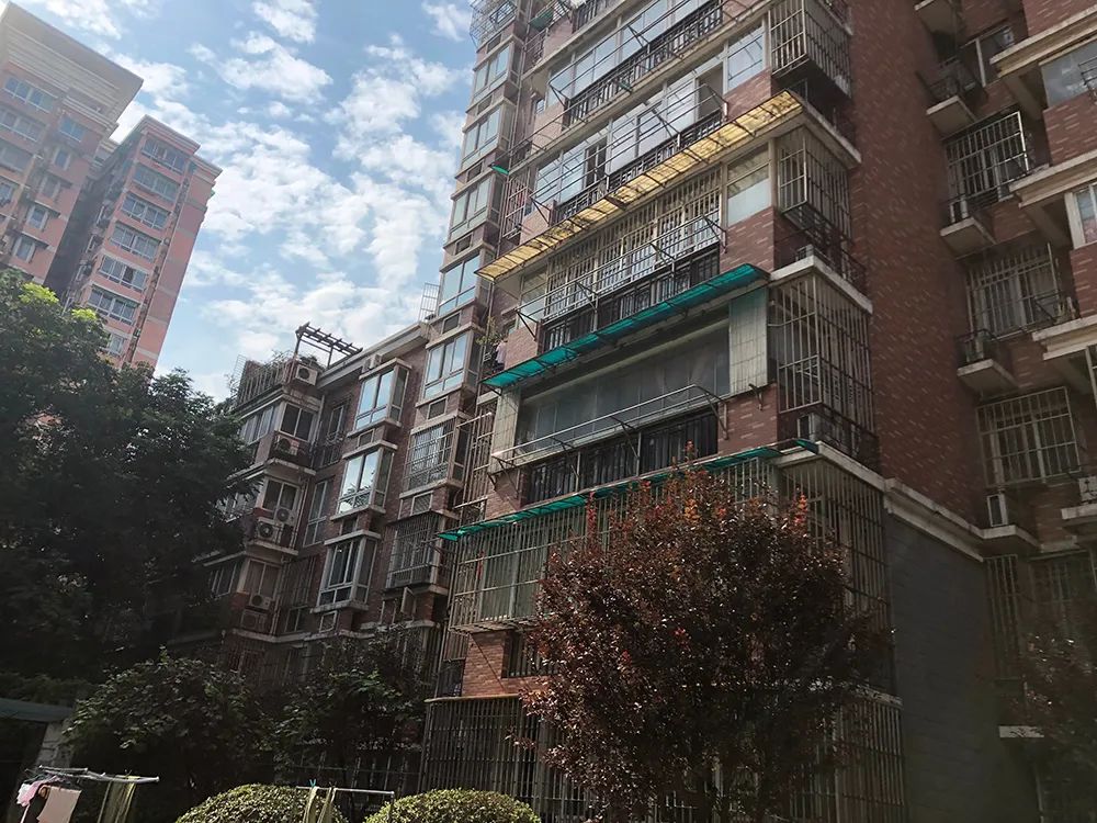 惊！南京三线“草小”成功逆袭，业主膨胀却不被认可，真相...