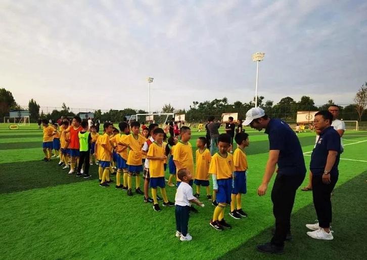 越夜越嗨丨顶级夜跑景区，给你成本最低的人鱼线！