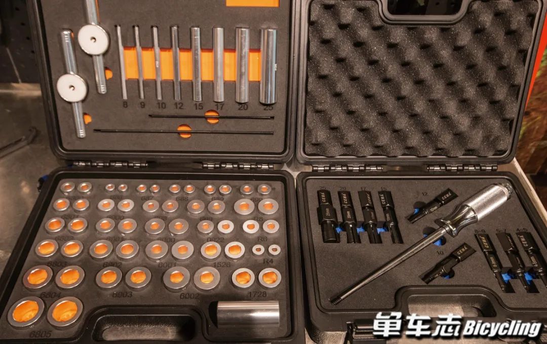 久裕培林花鼓塔基的拆卸保养视频,公路自行车培林花鼓保养