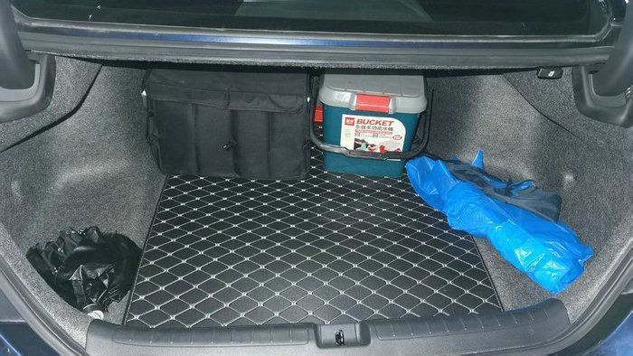 开了一年半的混动卡罗拉,开了一年半的20年a6