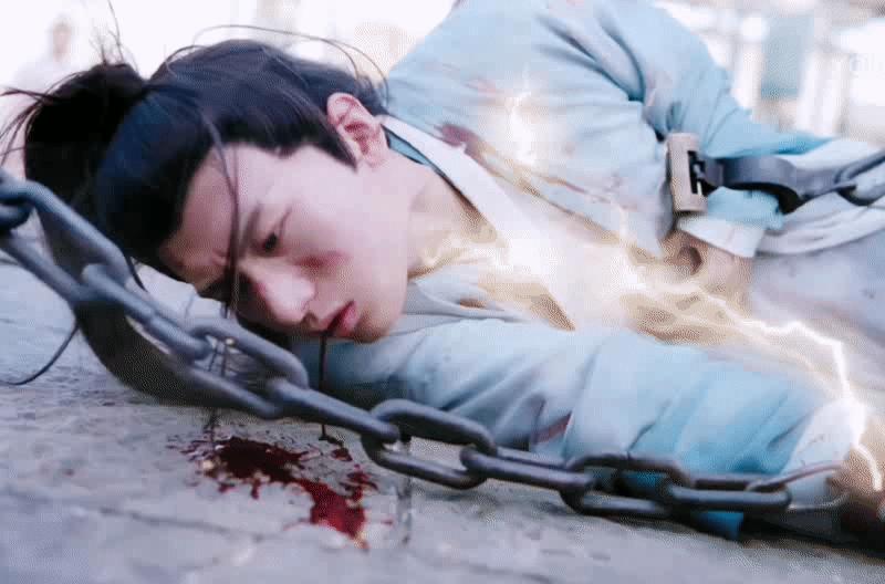 琉璃让成毅受的委屈,琉璃被浇开水后续