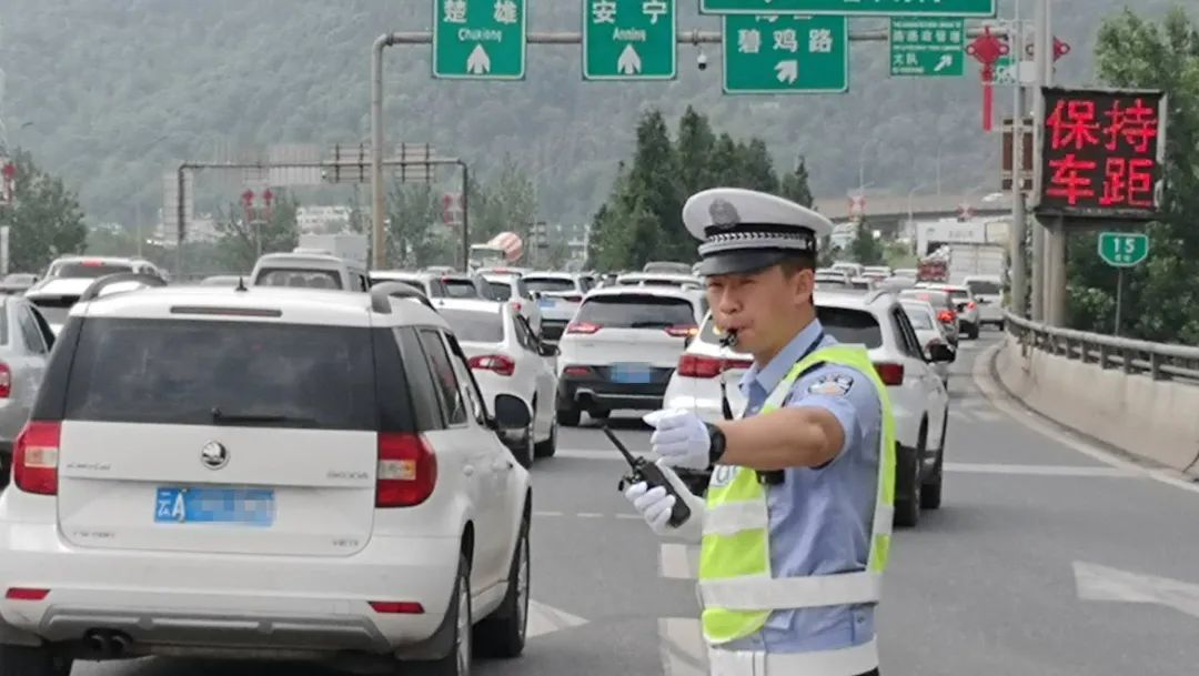 昆安高速堵车原因,昆安高速为什么堵车