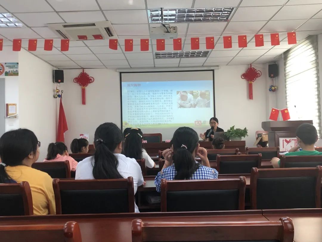 青少年暑假法制教育新闻报道,法制教育宣传周活动画画