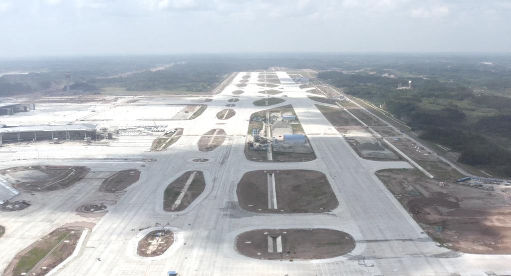 130平方公里有几个足球场大,有跑道的足球场多大