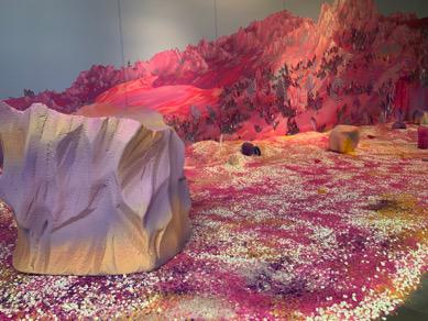 人人在线、万物互联的今天，我们为什么还要去逛买手店