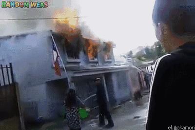 “这移动篮球架可还行？”爸爸又解锁了带娃新方式，笑掉大牙哈哈哈哈哈哈哈