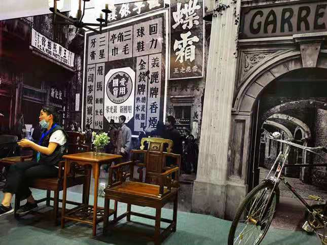 沪德合作结硕果64架施特劳斯钢琴法国展风采