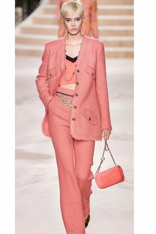 张含韵金晨王霏霏沈梦辰组团出道,金晨沈梦辰张含韵王霏霏拍抖音