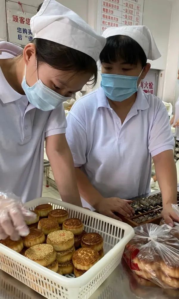 天津人通宵排队也要吃的月饼 (天津最牛老味月饼)