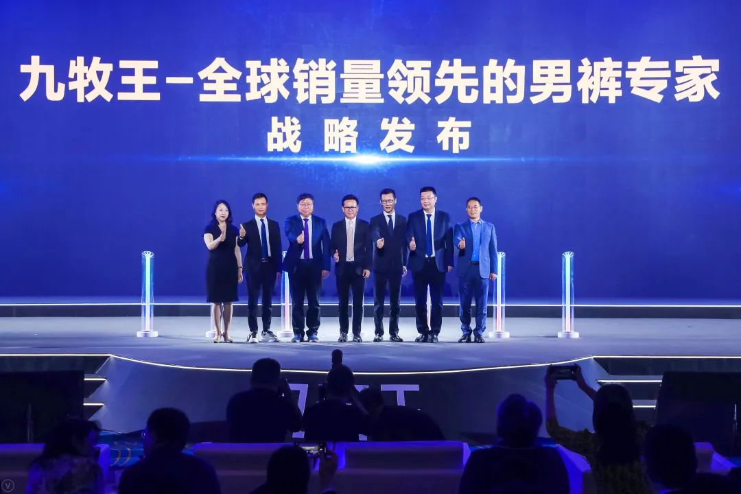 修身有弹性的男裤,宽松修身垂感男裤