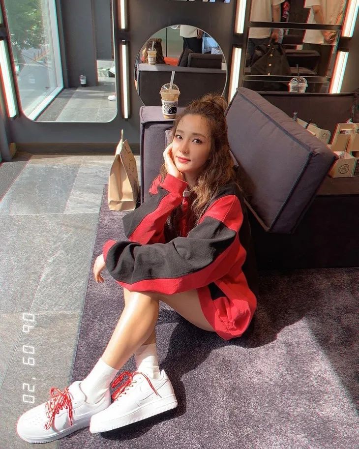 无帽卫衣虞书欣,虞书欣的衣服到底有多少钱