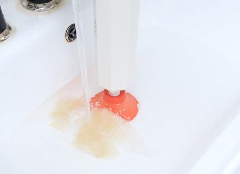 水槽堵了怎么快速疏通,厨房水槽下水道堵怎么办视频