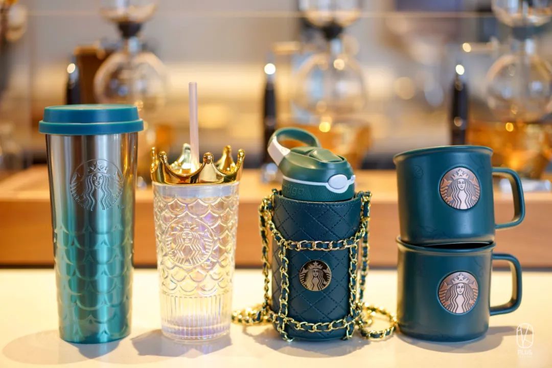 藏在咖啡里的爱意！星巴克用心荟萃饮品全新上市！又带着限定款周年庆杯子来圈粉了