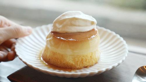 滨江西的新晋甜品店，一对情侣、两只柴犬守护着，超有爱