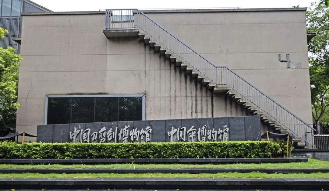 今天，中秋邂逅国庆！拱墅一身“红妆”一城月色，映照万千团圆至味！