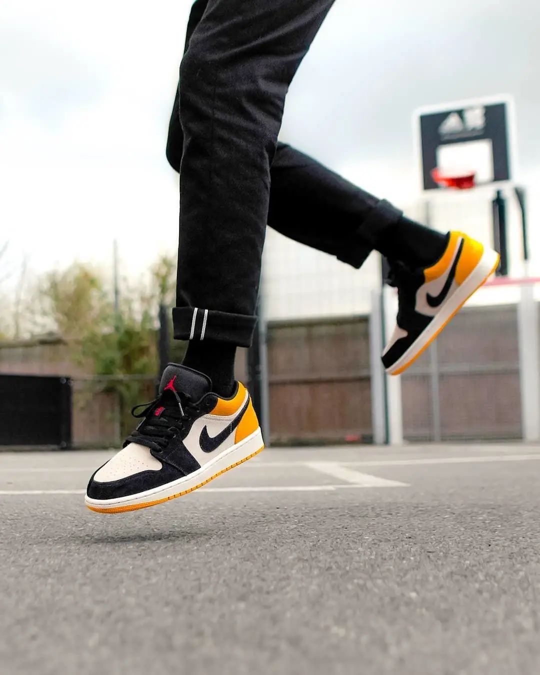 “湖人冲冲日”被割韭菜！4千买湖人Dunk半月暴跌1500！最惨的是...