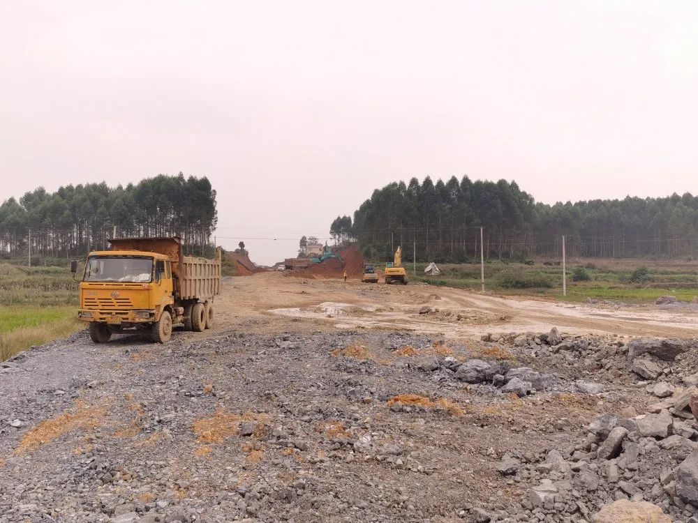 抢抓有利时机加快项目进度,抢抓当前有利节点抓紧施工