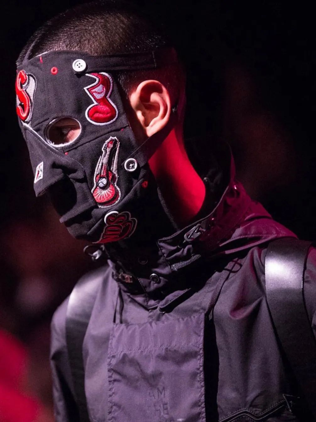 连吴赫都偏爱的「面具」,原来早就成为时装秀场的常客