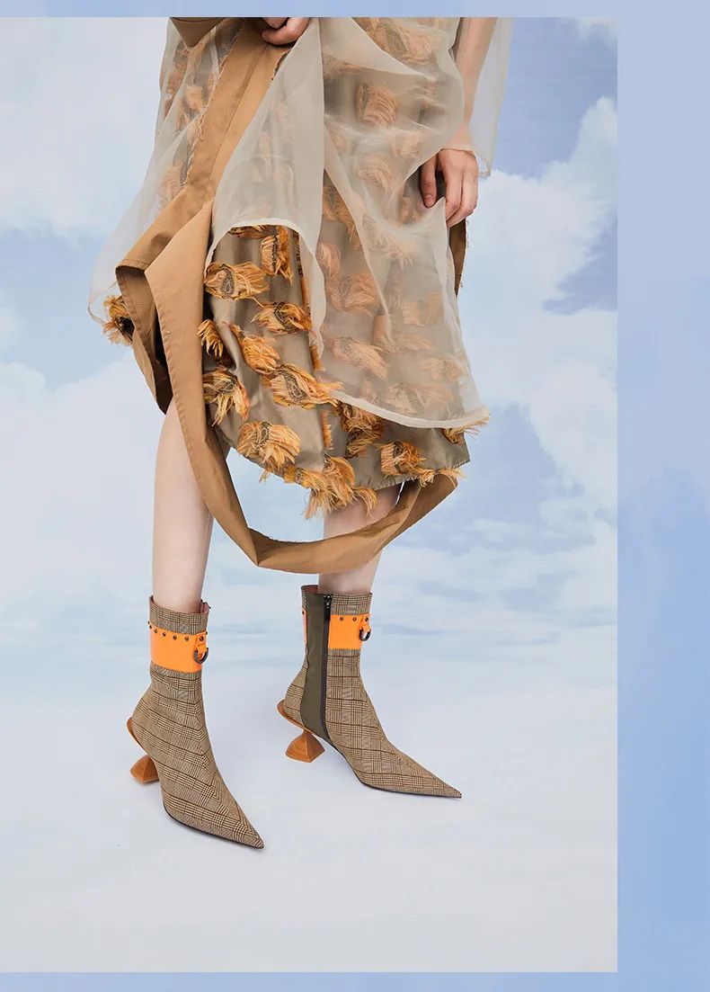 同样的预算买二手车还是新车,爆款靴子和小众靴哪个好