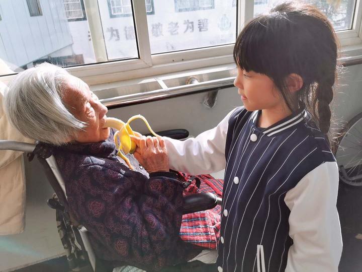 学生重阳节敬老,九九重阳孝亲敬老专题教育活动