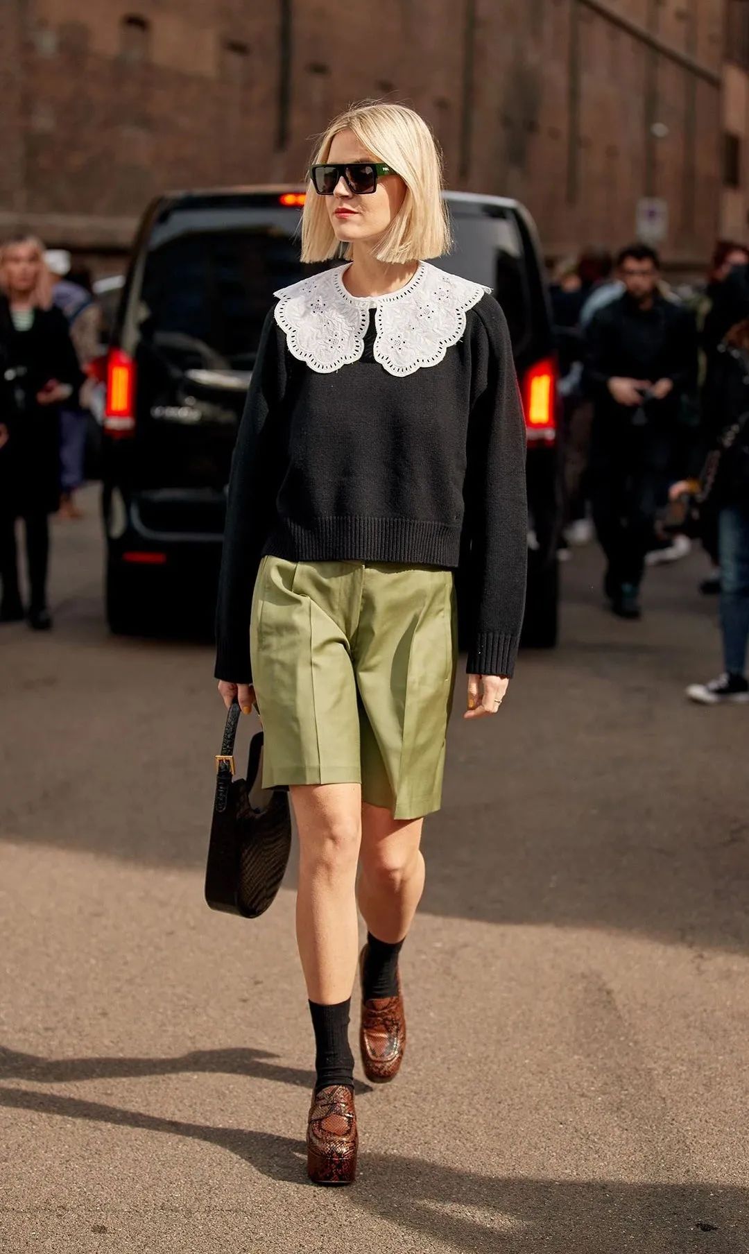 买了很多鞋子,买了那么多鞋子穿不过来